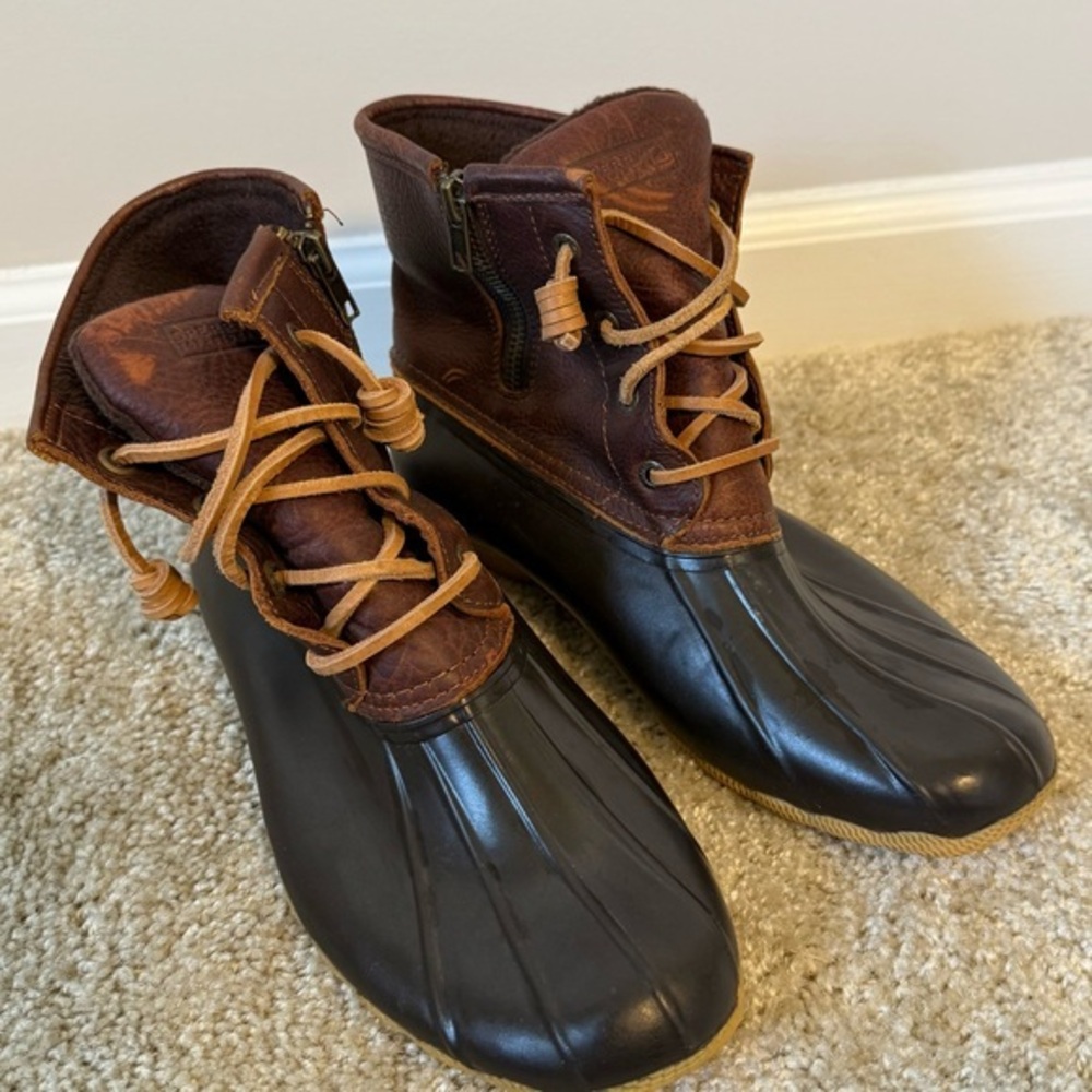 SPERRY DUCK BOOTS WOMENS SIZE 9‎